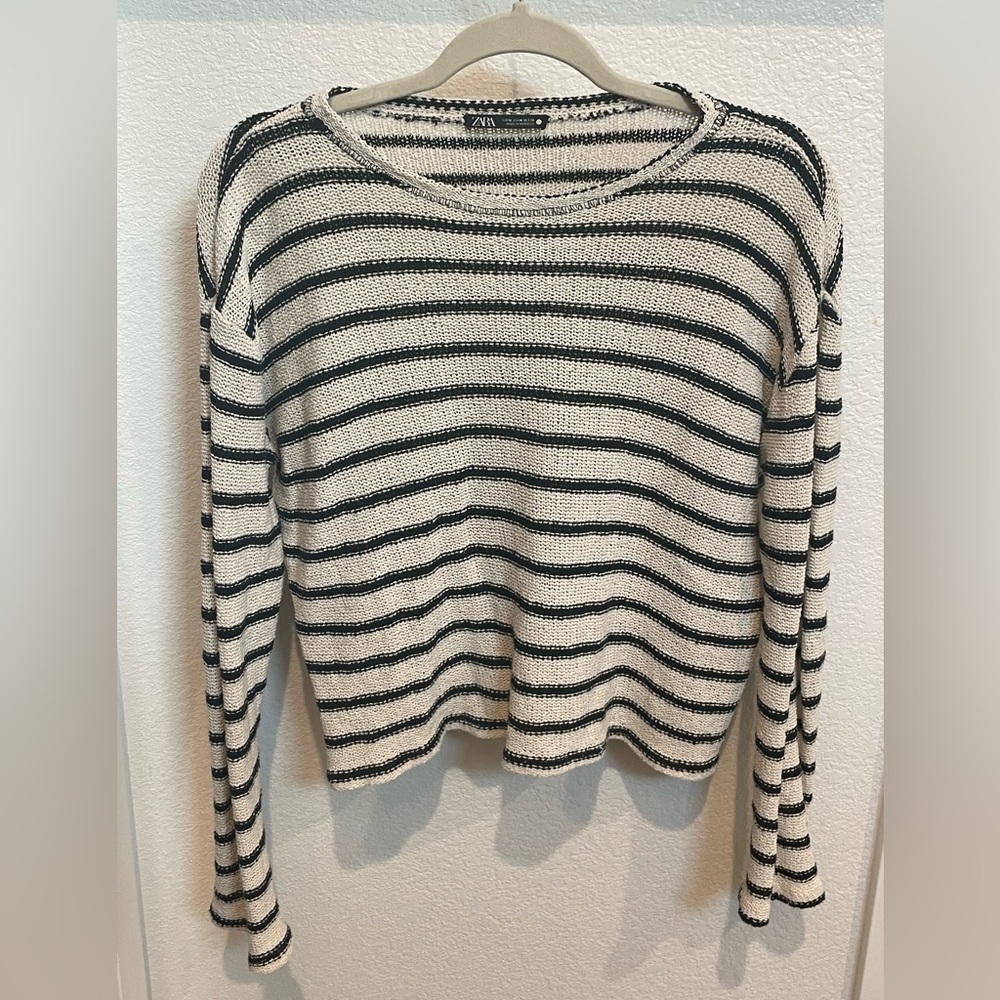 Zara sweater size medium.